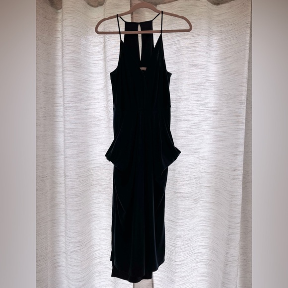 Size M ( but could fit a large) Bcbgeneration racerback navy dress w/ pockets! - Picture 2 of 6